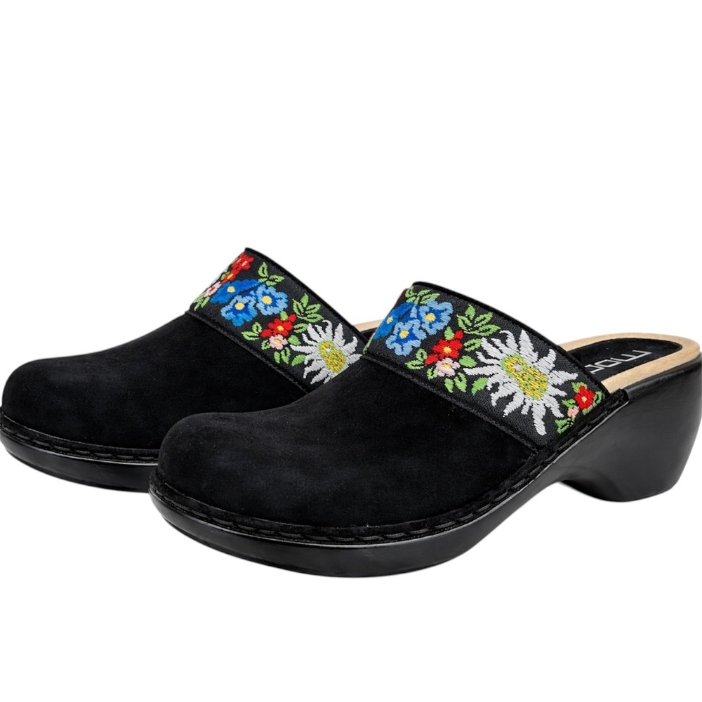 Vtg Y2K Embroidered Suede Clogs Mules 8.5 Black Floral Boho Festival Cottagecore